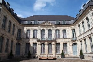 Façade de l'hôtel Sandelin, musée d'arts décoratifs de Saint-Omer