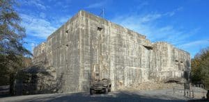 Façade du blockhaus d'Eperlecques, bunker de la Seconde Guerre mondiale dans le Pas-de-Calais