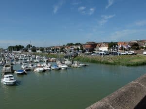 Le port de pêche d'Etaples-sur-Mer avec ses bateaux sur la Canche, Pas-de-Calais