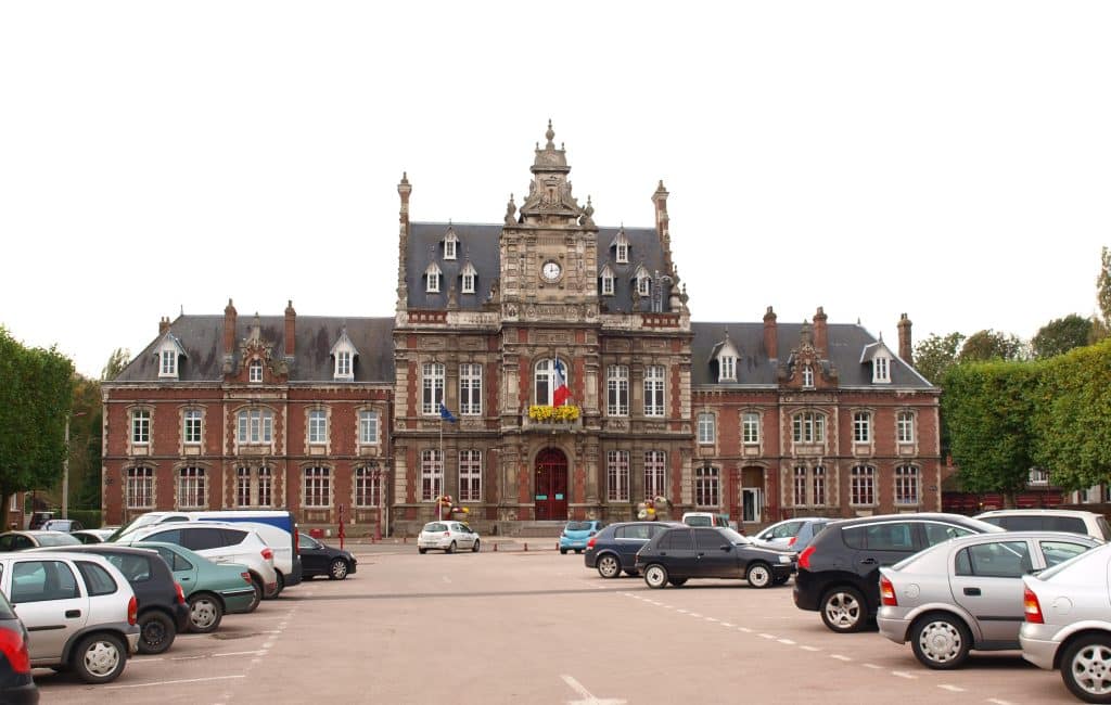 L'hôtel de ville d'Arques, manifeste flamand d'une ville du verre