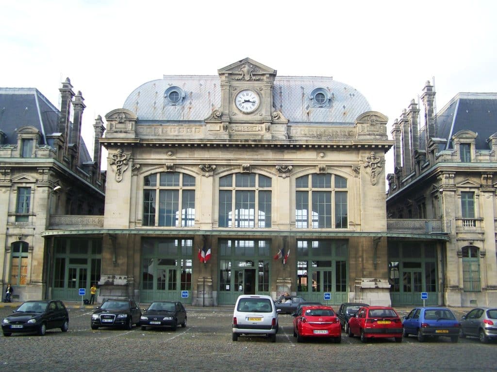 La gare de Saint-Omer, un château pour les voyageurs devenu La Station