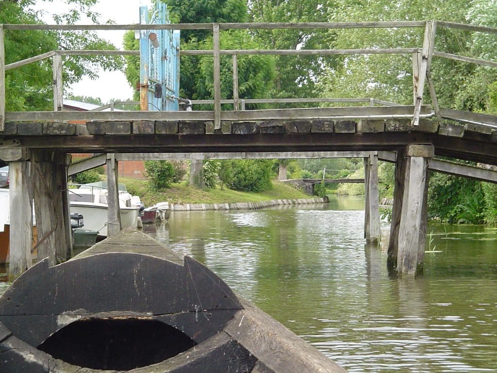 Canaux et végétation du marais audomarois près de Saint-Omer