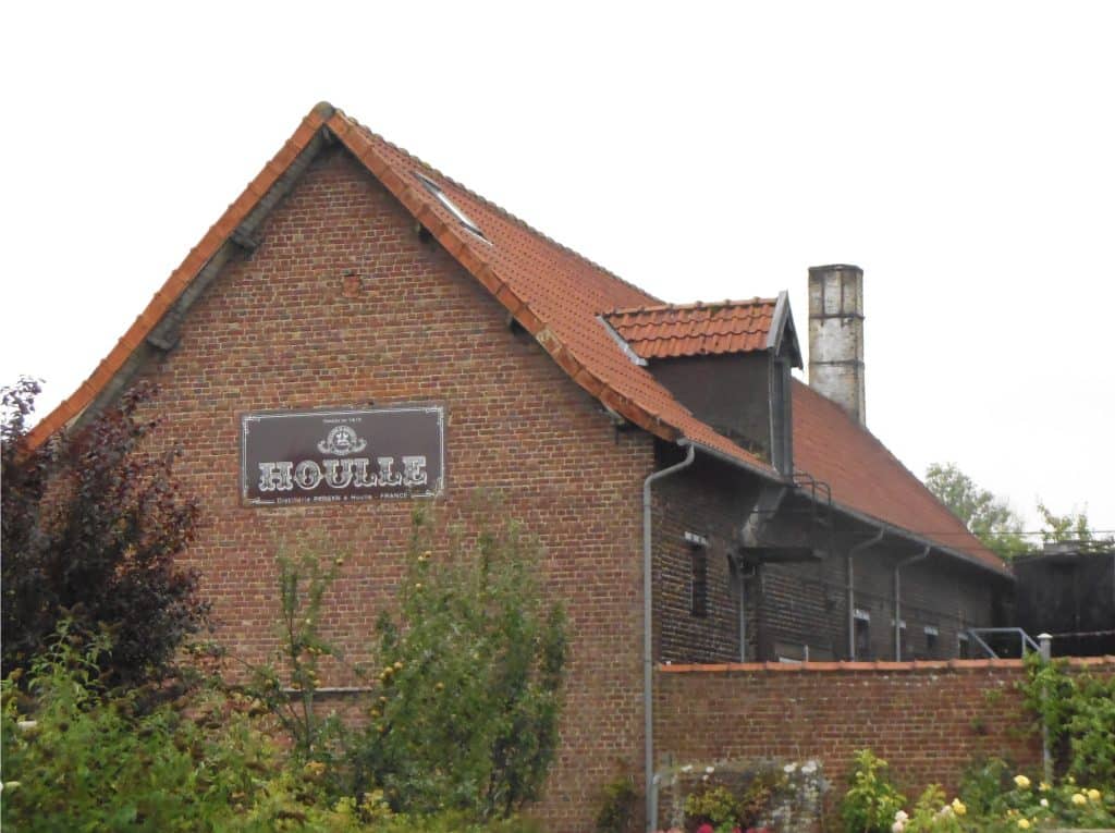 Le genièvre de Houlle, l'eau-de-vie du marais distillée depuis 1812